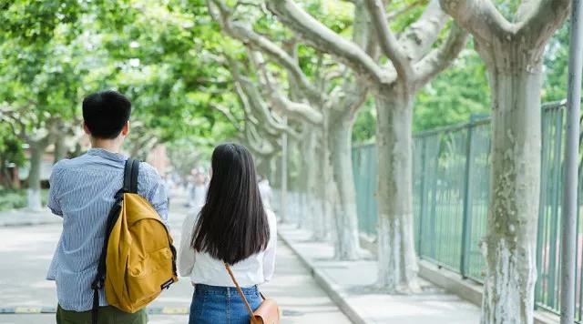 合肥白癜风医院详解夏季易诱发白癜风的因素